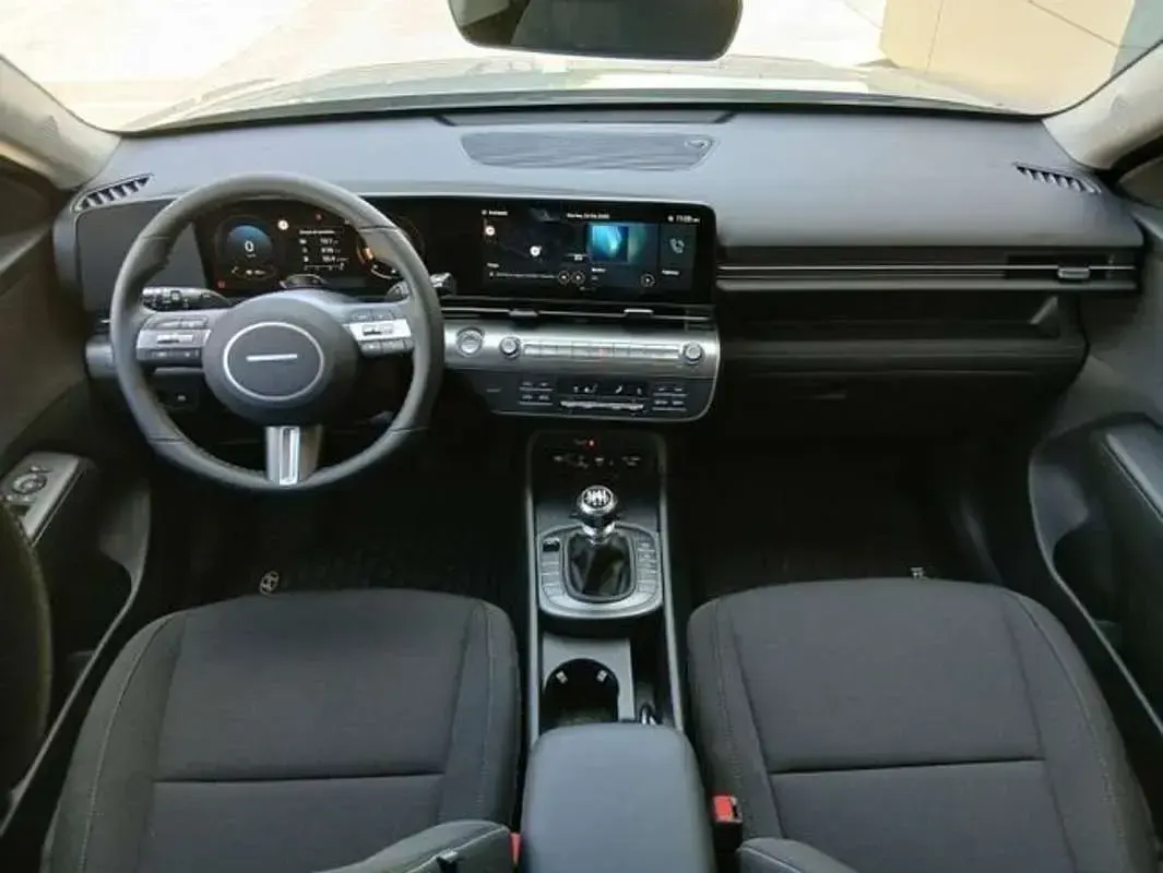 Usado Hyundai Kona 101 CV (74 kW) 2025 Plateado SUV