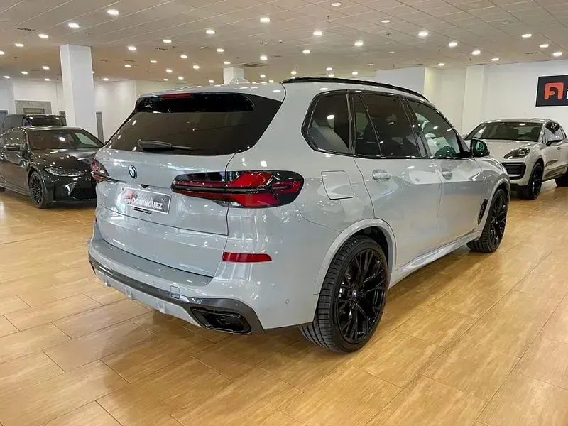 Usado BMW X5 M Sport 489 CV (359 kW) 2025 Gris / plata SUV