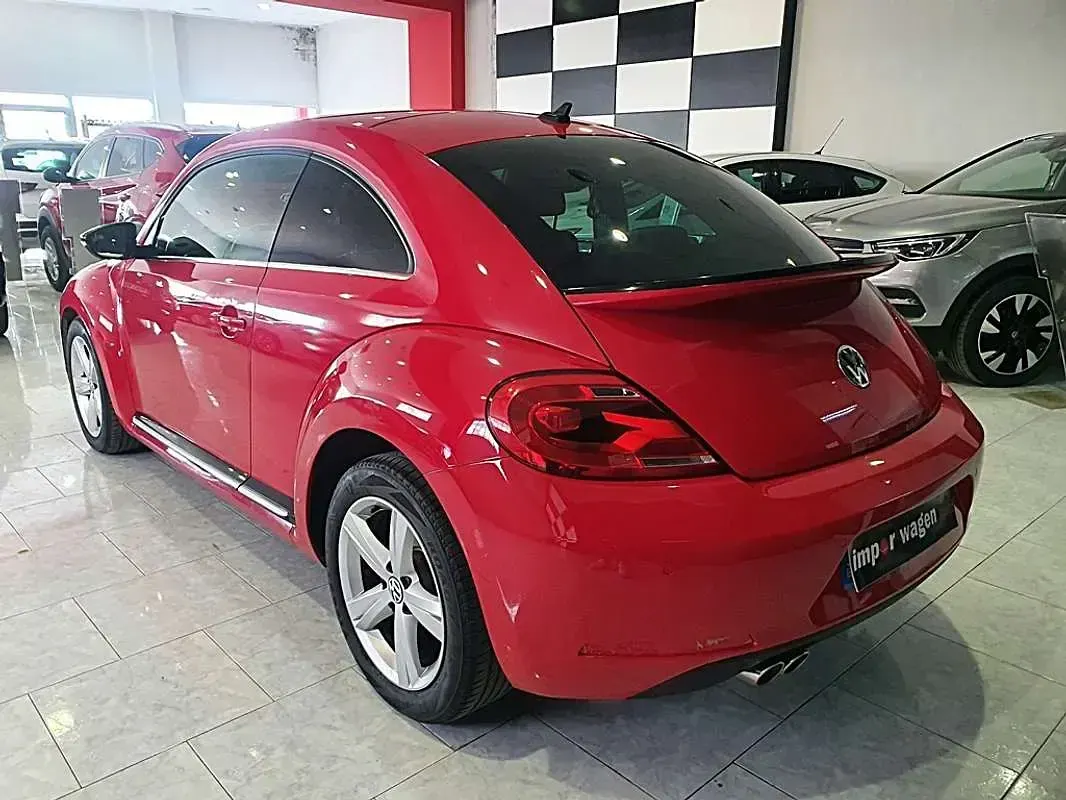 Usado VW Beetle Design 140 CV (102 kW) 2013 Rojo Utilitario
