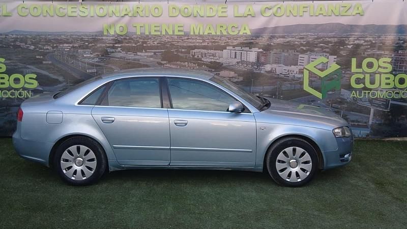 Usado Audi A4 Premium 140 CV (102 kW) 2006 Gris Berlina