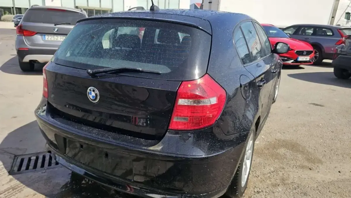 Usado BMW 116 116 CV (85 kW) 2011 Negro Utilitario