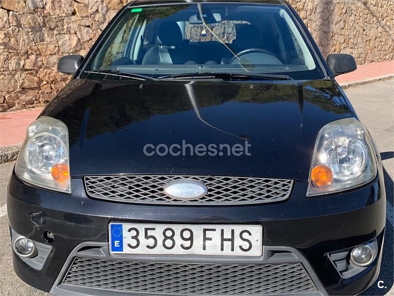 Usado Ford Fiesta 90 CV (66 kW) 2006 Negro Coupe
