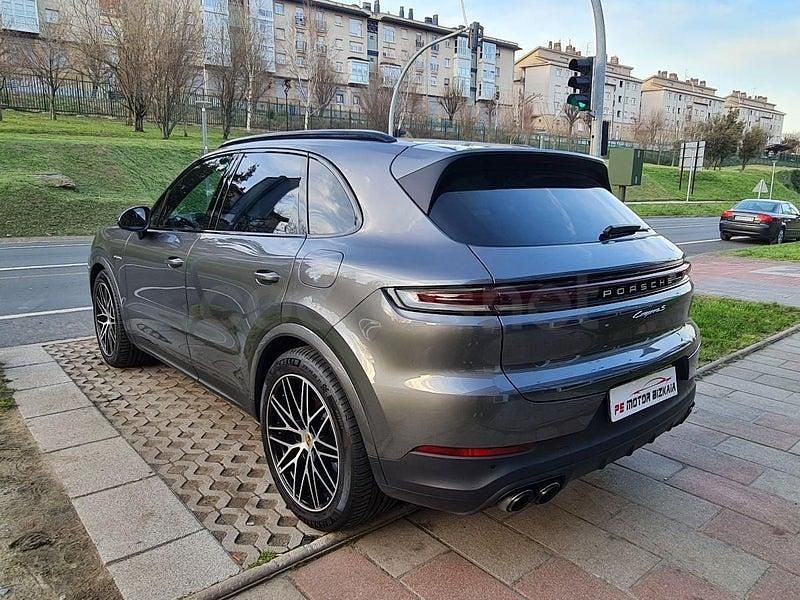 Usado Porsche Cayenne S E-Hybrid 519 CV (381 kW) 2024 Gris / plata SUV