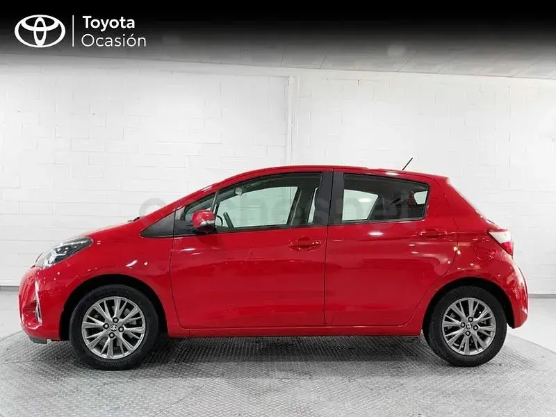 Usado Toyota Yaris Active 111 CV (81 kW) 2018 Rojo Berlina