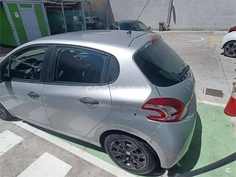 Usado Peugeot 208 Business-Line 68 CV (50 kW) 2014 Gris / plata Utilitario