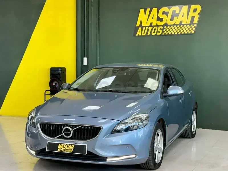 Usado Volvo V40 120 HP (88 kW) 2018 Azul Sedan