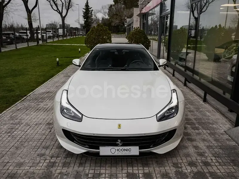 Usado Ferrari GTC4Lusso 690 CV (507 kW) 2017 Blanco Familiar