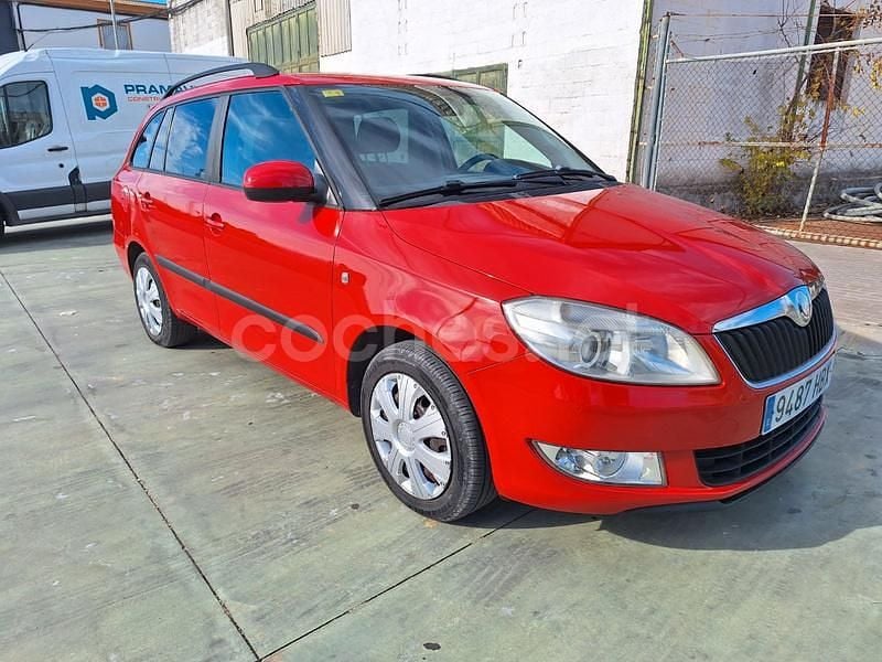 Usado Skoda Fabia Ambition 105 CV (77 kW) 2011 Rojo Familiar