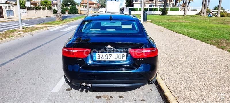 Usado Jaguar XE Prestige 180 CV (132 kW) 2015 Azul Berlina