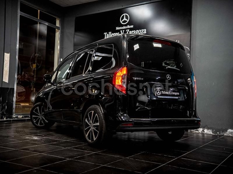 Usado Mercedes T180 116 CV (85 kW) 2023 Negro Monovolumen