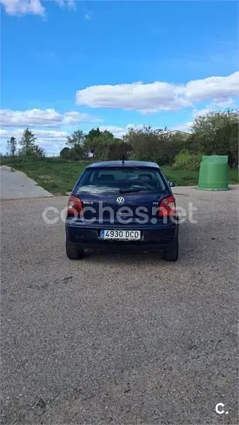 Usado VW Polo Highline 100 CV (73 kW) 2004 Azul Utilitario