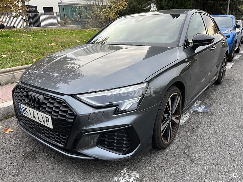 Usado Audi A3 Ambiente 150 CV (110 kW) 2021 Gris / plata Berlina