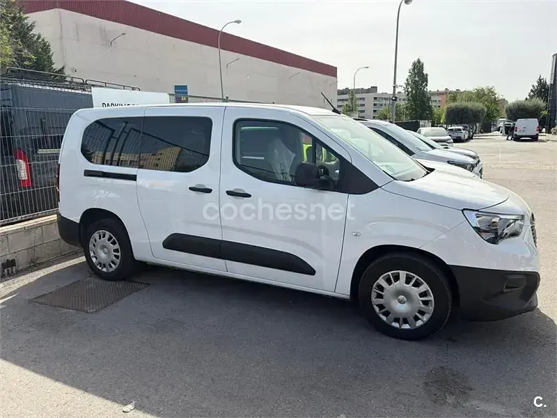 Usado Opel Combo 100 CV (73 kW) 2024 Blanco Monovolumen