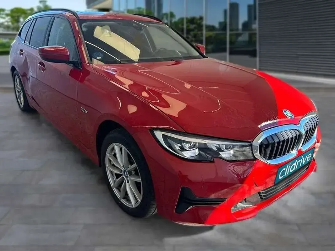 Usado BMW 330e 292 CV (214 kW) 2022 Rojo Familiar