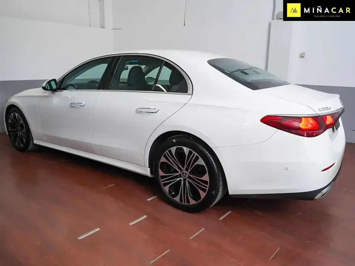 Usado Mercedes E220 197 CV (144 kW) 2024 Blanco Berlina