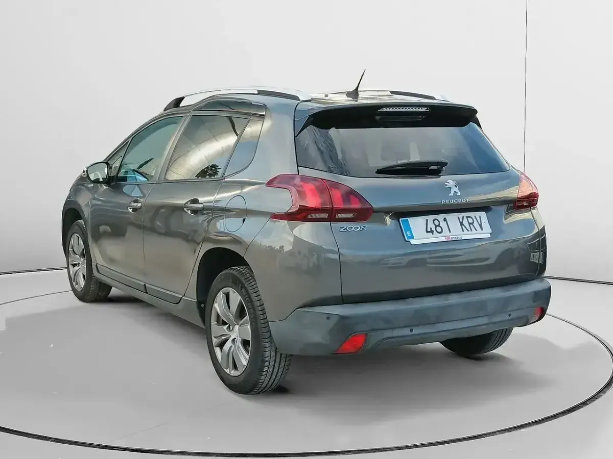 Usado Peugeot 2008 Style 82 CV (60 kW) 2018 Gris SUV