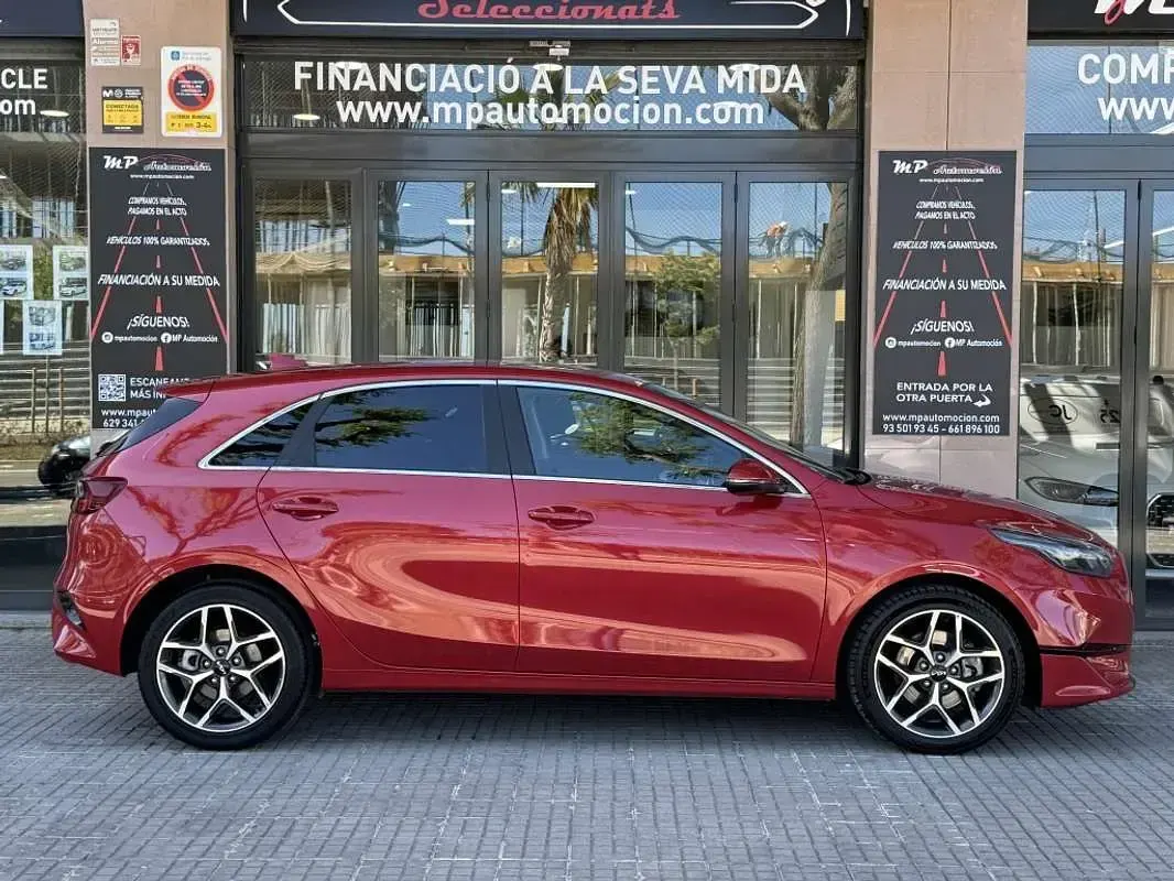 Usado Kia Ceed 120 CV (88 kW) 2022 Burdeos Utilitario