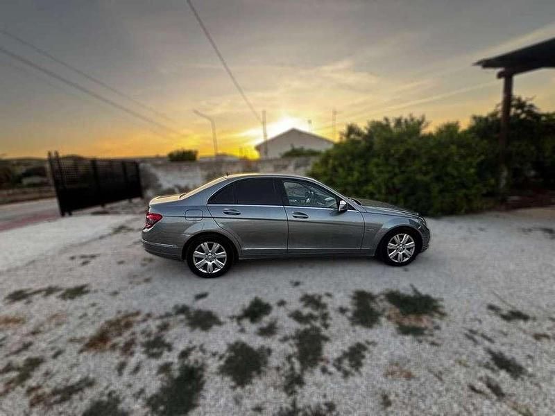 Usado Mercedes C180 156 CV (114 kW) 2010 Gris Berlina
