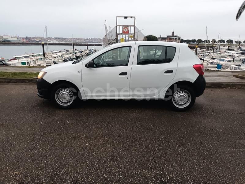 Usado Dacia Sandero Base 75 CV (55 kW) 2013 Blanco Berlina