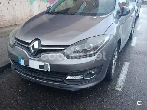 Usado Renault Mégane LIMITED 115 CV (84 kW) 2015 Gris / plata Coupe