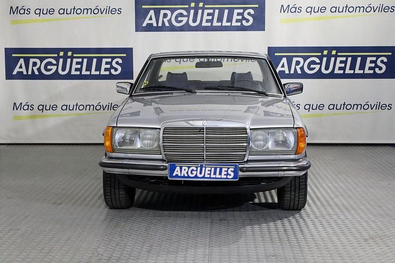 Usado Mercedes C280 114 kW (156 CV) 1979 Gris Coupe