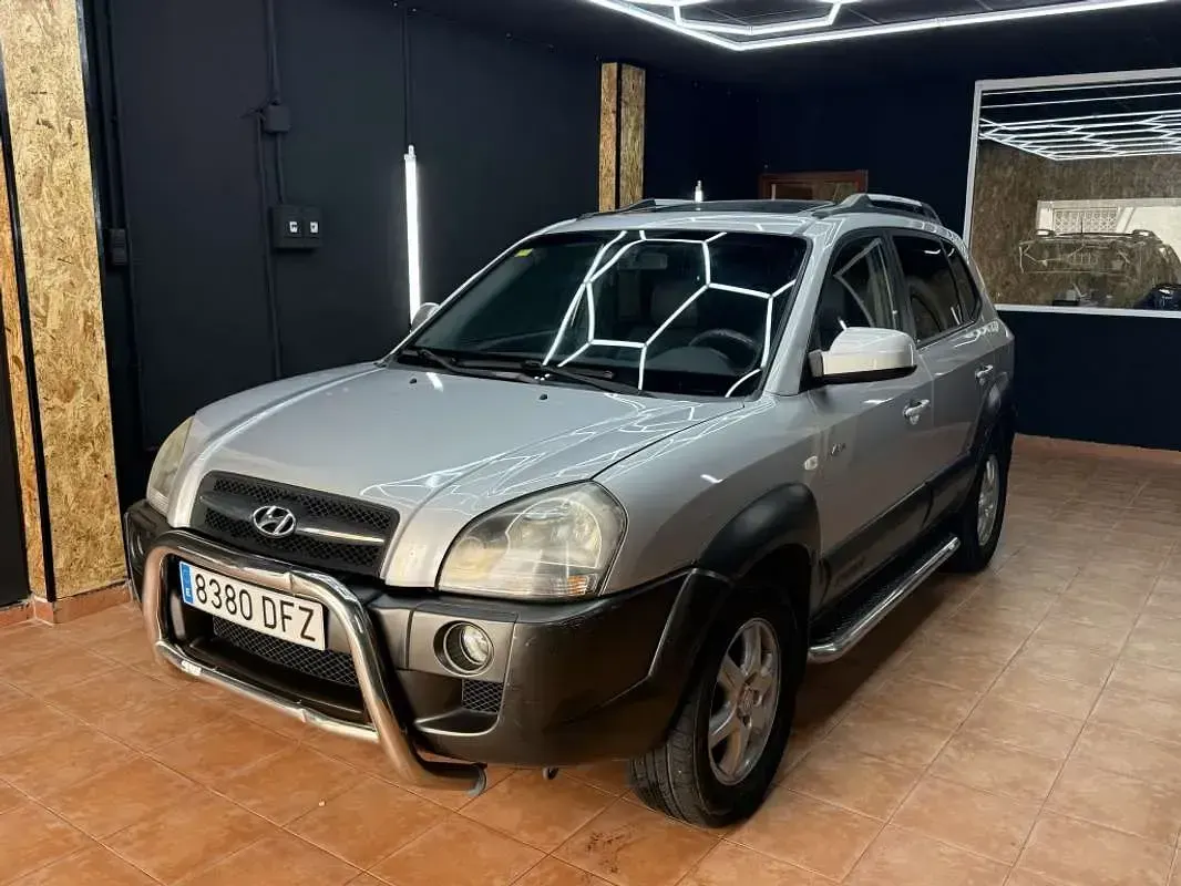 Usado Hyundai Tucson Style 112 CV (82 kW) 2005 Gris / plata SUV