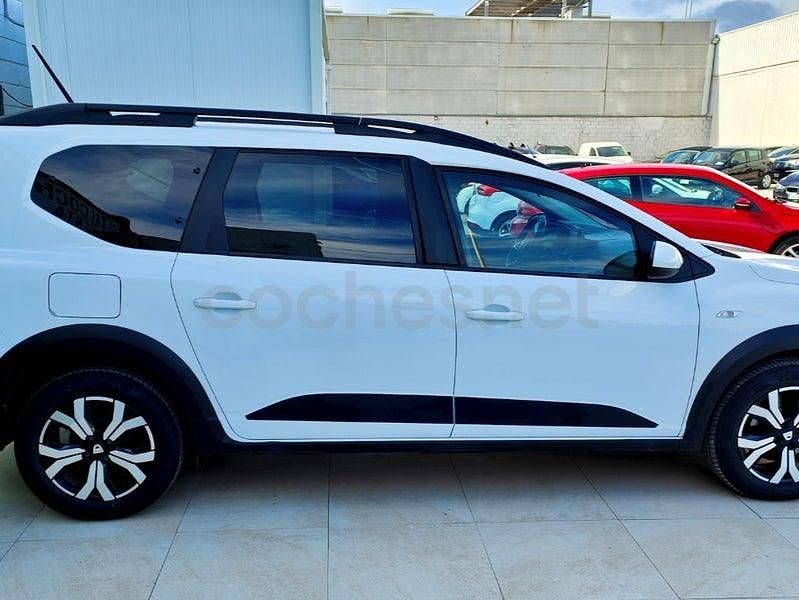 Usado Dacia Jogger Expression 100 CV (73 kW) 2023 Blanco Monovolumen