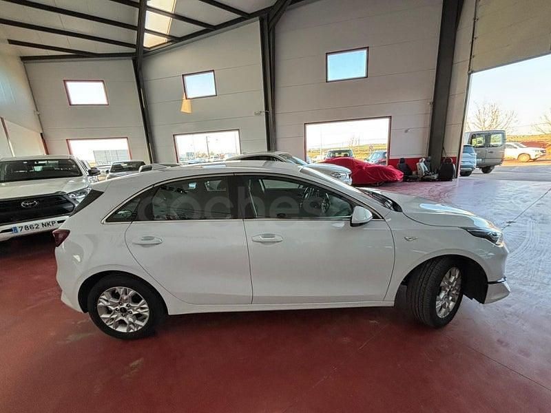 Usado Kia Ceed 136 CV (100 kW) 2022 Blanco Utilitario
