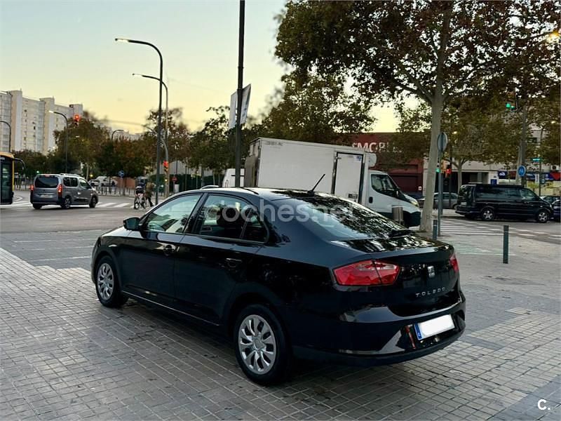 Usado Seat Toledo Reference 115 CV (84 kW) 2017 Negro Utilitario