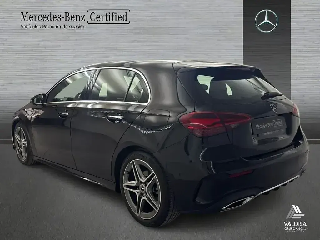 Usado Mercedes A180 AMG line 116 CV (85 kW) 2023 Negro