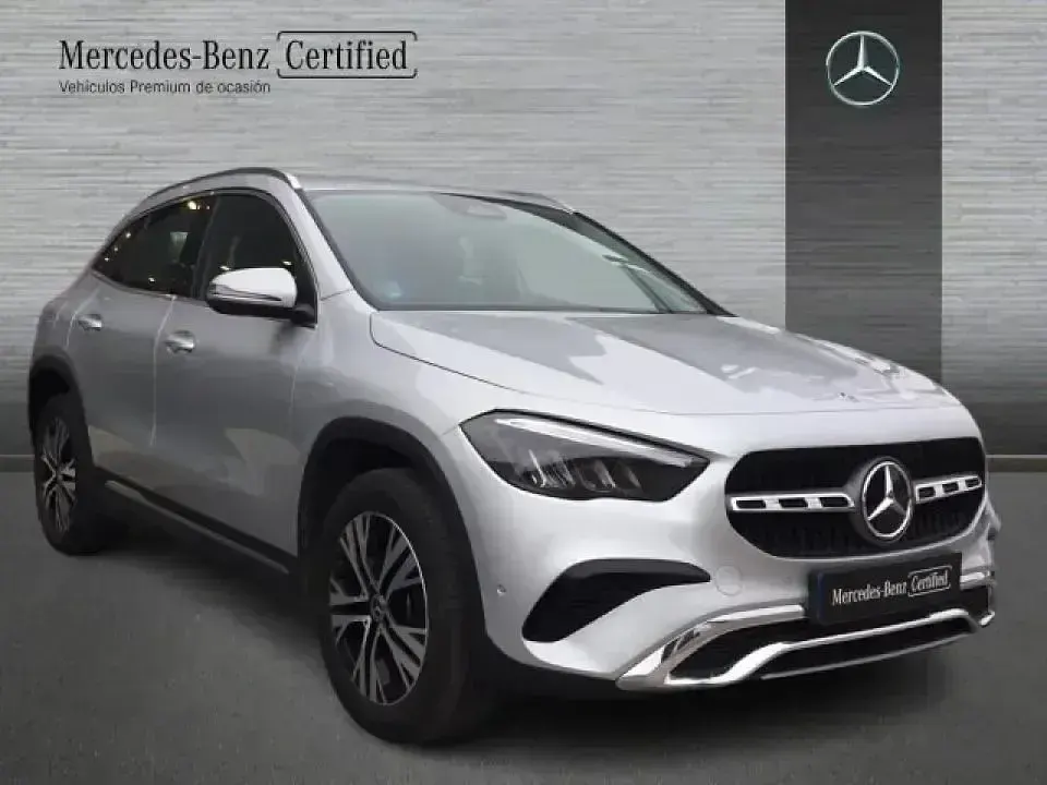 Usado Mercedes GLA250 Progressive 218 CV (160 kW) 2023 Gris / plateado SUV
