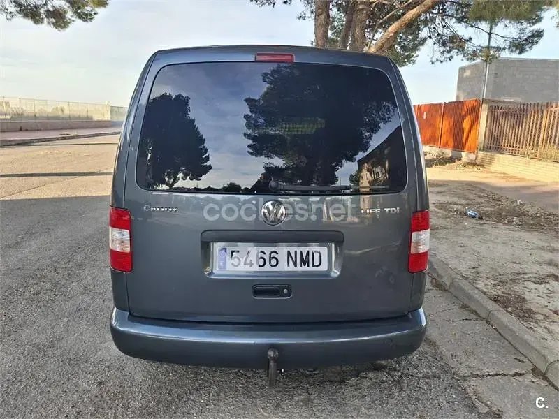 Usado VW Caddy Life 105 CV (77 kW) 2009 Gris / plata Monovolumen