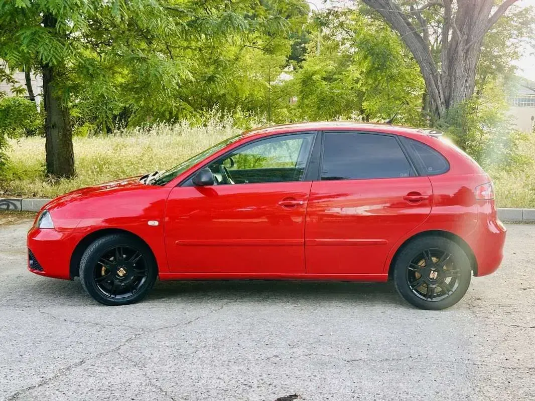 Usado Seat Ibiza 86 CV (63 kW) 2008 Rojo Utilitario