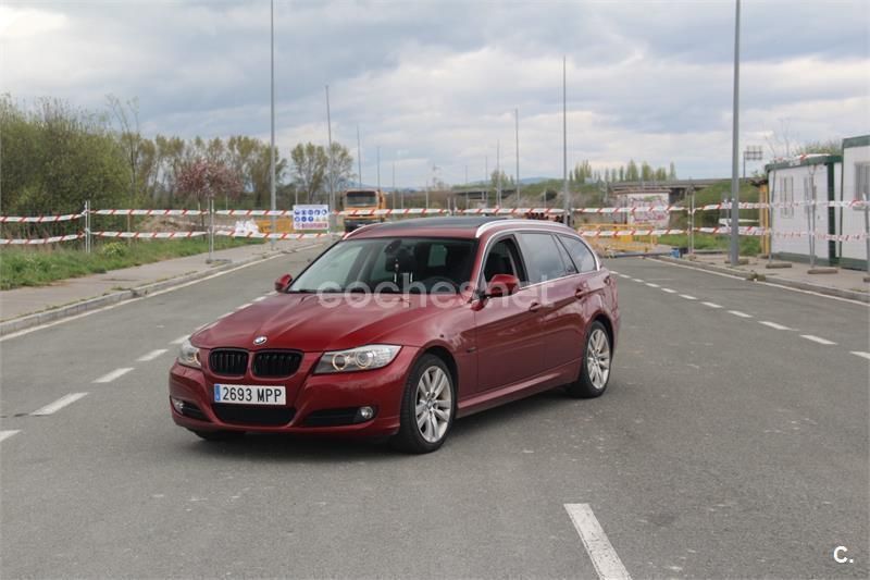 Granate Usado 2012 BMW 318 Familiar | 12.000 € (Precio justo) - Imagen 1/4