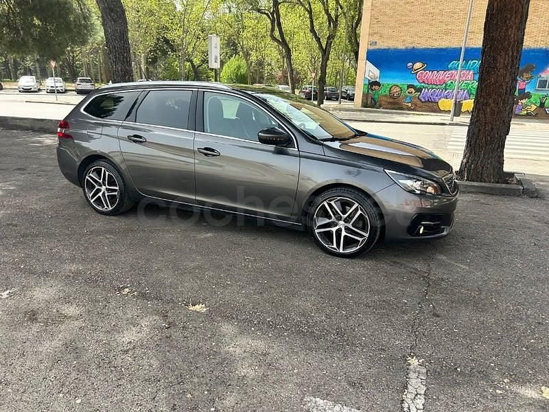Usado Peugeot 308 SW Allure 150 CV (110 kW) 2017 Gris / plata Familiar