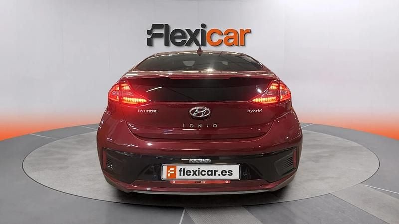 Usado Hyundai Ioniq 141 CV (103 kW) 2019 Rojo Utilitario