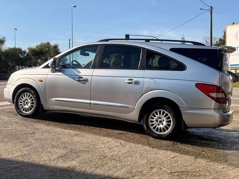 Usado Ssangyong (KGM) Rodius 165 CV (121 kW) 2007 Gris Monovolumen