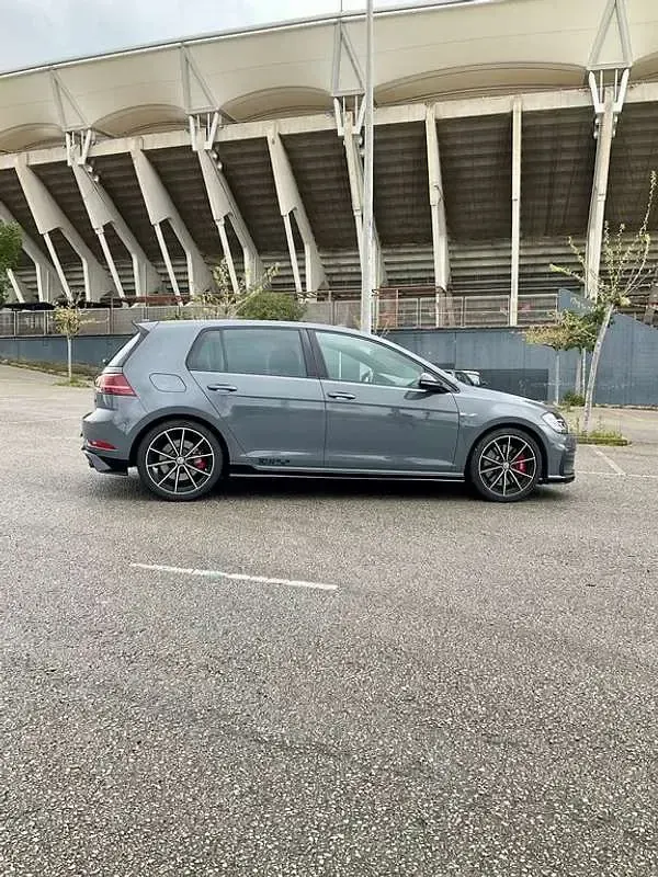 Usado VW Golf VIII GTI 290 CV (213 kW) 2020 Gris Utilitario