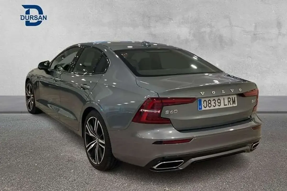 Usado Volvo S60 197 CV (144 kW) 2021 Gris Berlina