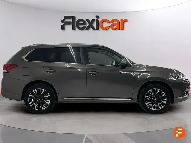 Usado Mitsubishi Outlander P-HEV 203 CV (149 kW) 2017 Marrón SUV