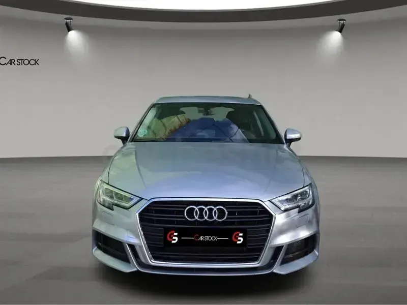 Usado Audi A3 S-Line 150 CV (110 kW) 2019 Gris / plata Berlina
