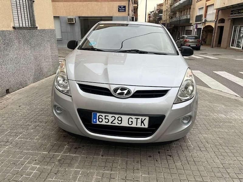 Usado Hyundai i20 Classic 77 CV (56 kW) 2010 Gris Utilitario