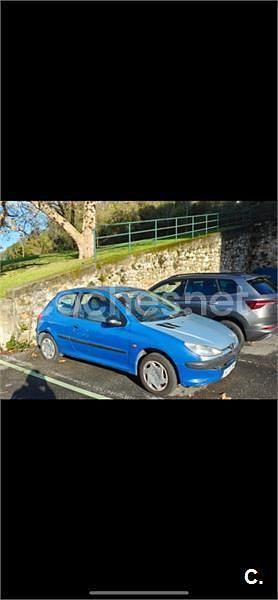 Usado Peugeot 206 70 CV (51 kW) 1999 Azul Berlina