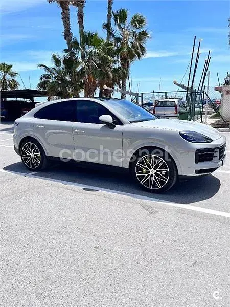 Usado Porsche Cayenne E-Hybrid Coupe 462 CV (339 kW) 2024 Gris / plata SUV