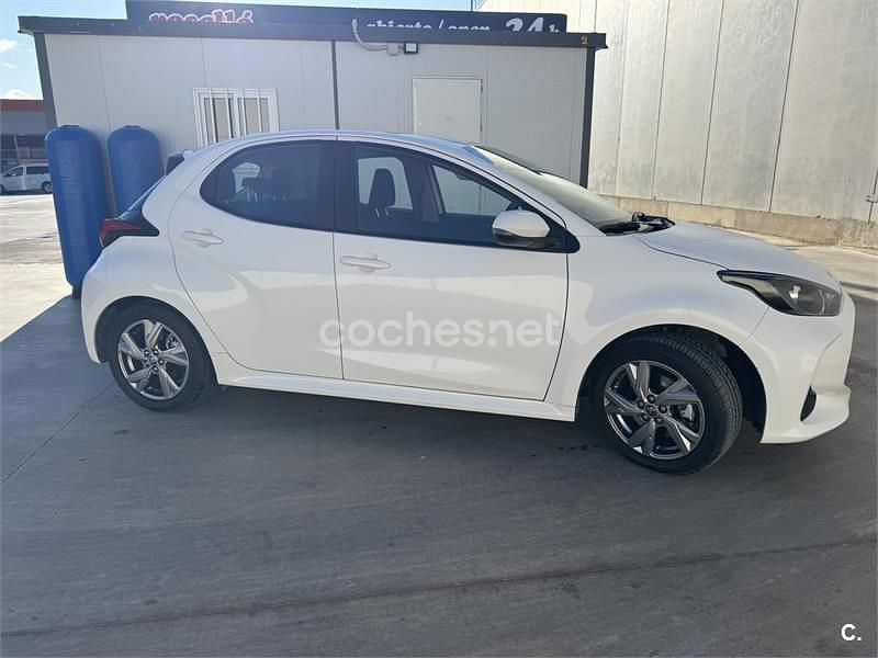 Usado Toyota Yaris Hybrid Plus 116 CV (85 kW) 2024 Blanco Berlina
