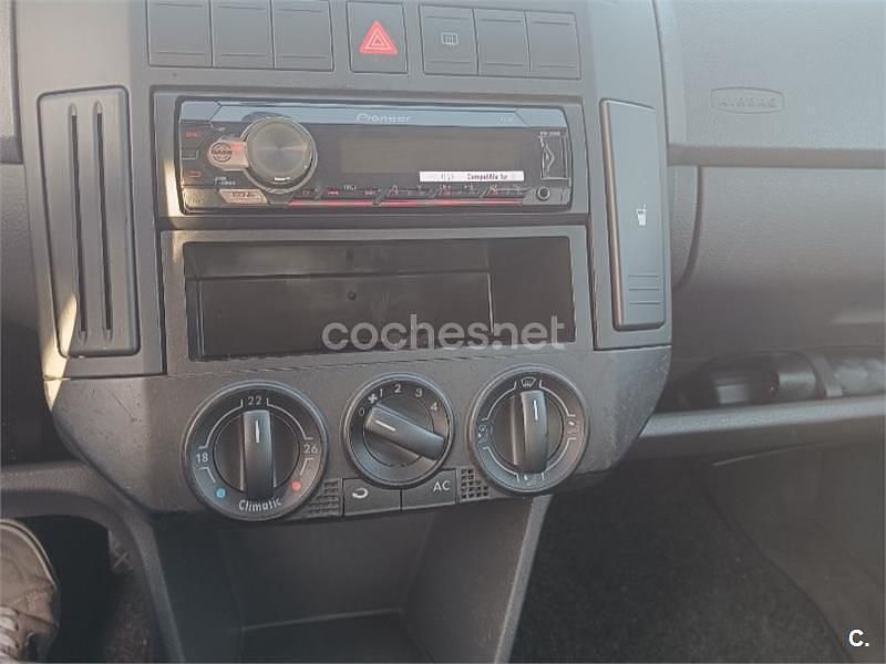 Usado VW Polo Advance 70 CV (51 kW) 2005 Gris / plata Utilitario