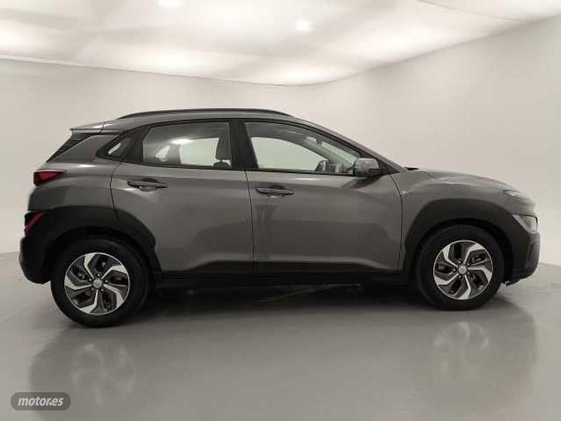 Usado Hyundai Kona 141 CV (103 kW) 2021 Gris / plata SUV