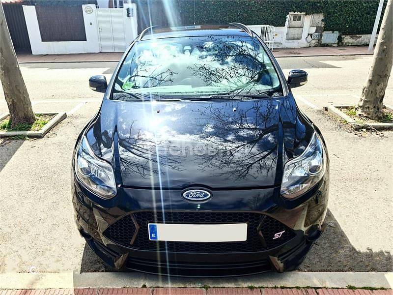 Usado Ford Focus ST 250 CV (183 kW) 2012 Negro Familiar