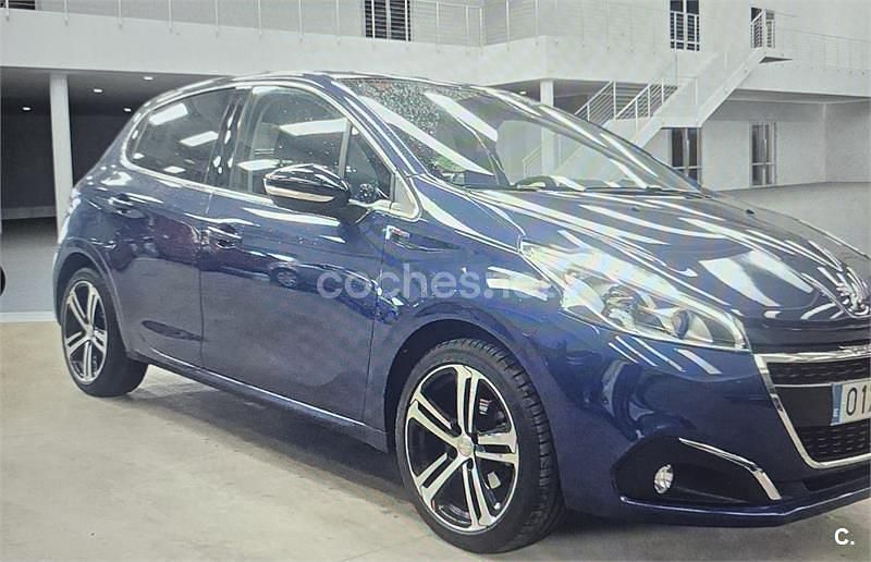 Usado Peugeot 208 GT-line 110 CV (80 kW) 2017 Azul Utilitario