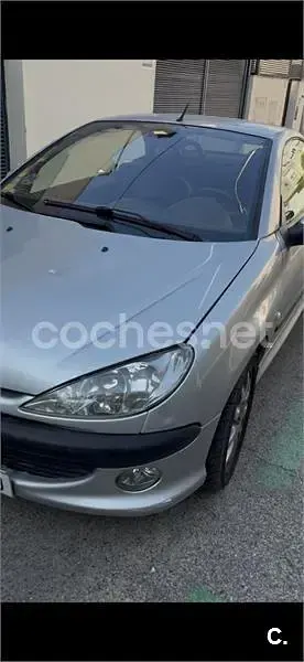 Usado Peugeot 206 138 CV (101 kW) 2002 Gris / plata Descapotable
